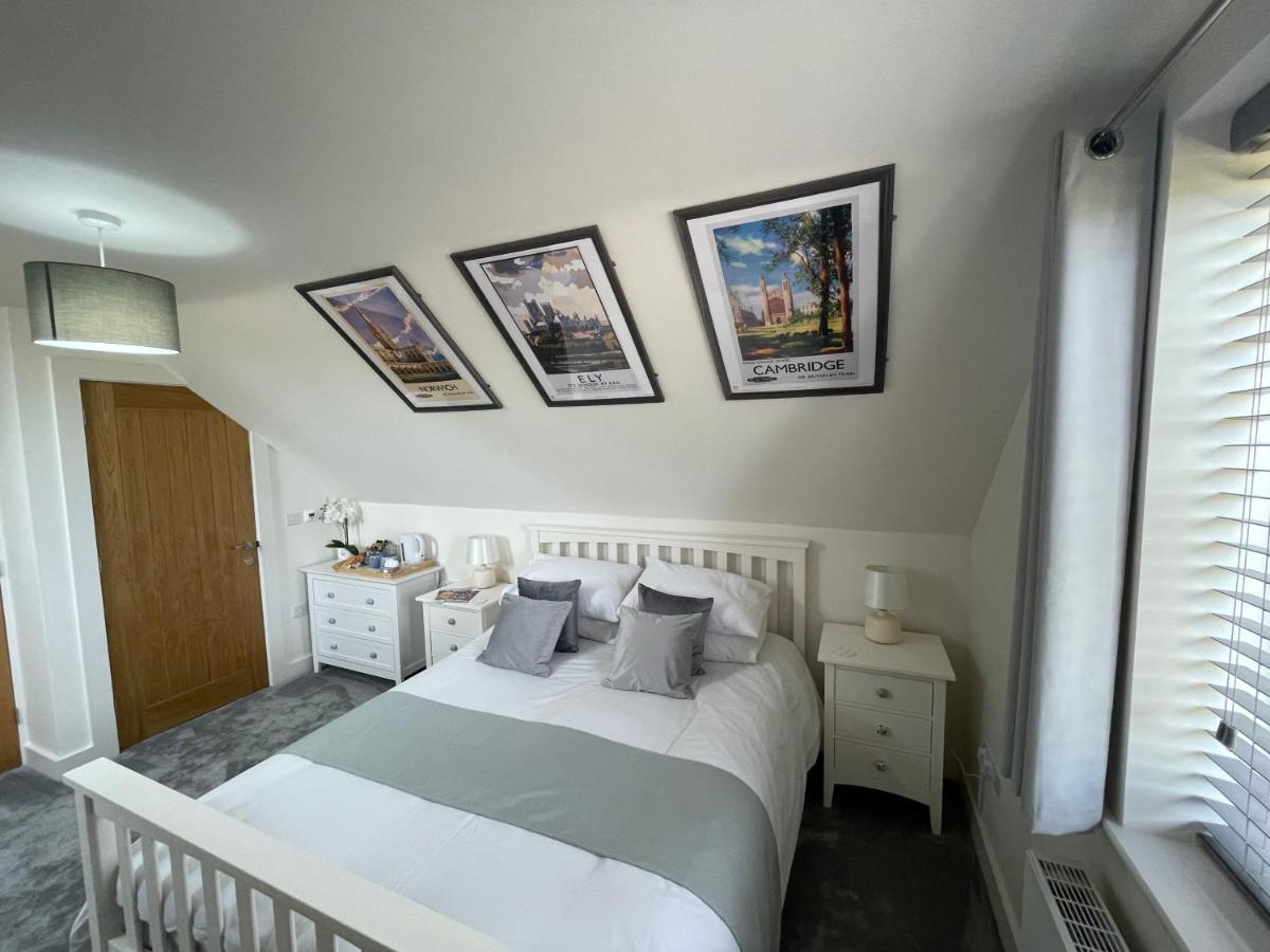 The Top Floor Stretham Екстериор снимка